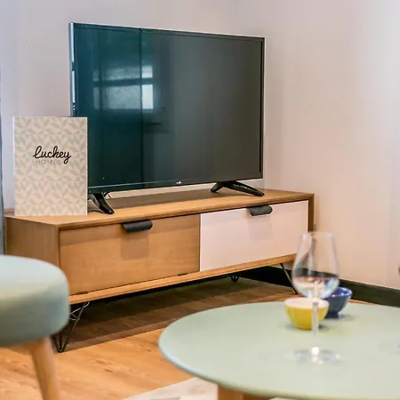 Apartamento Douces Nuits Caennaises - Parking Privé Inclus, Centre *