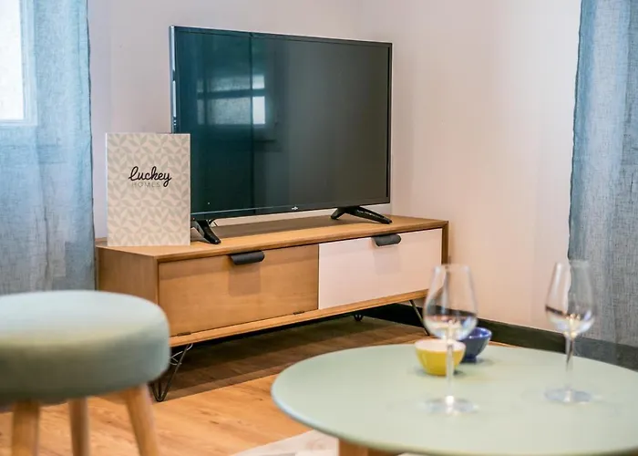 Appartement Douces Nuits Caennaises - Parking Privé Inclus, Centre *