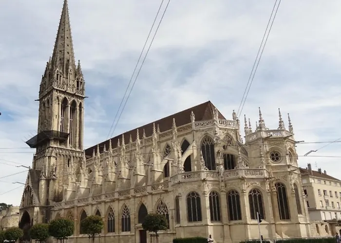 Apartment Douces Nuits Caennaises - Parking Prive Inclus, Centre *